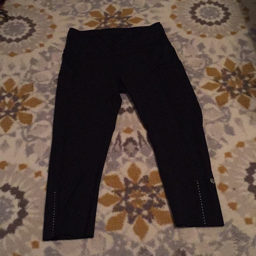 Lululemon black crop leggings